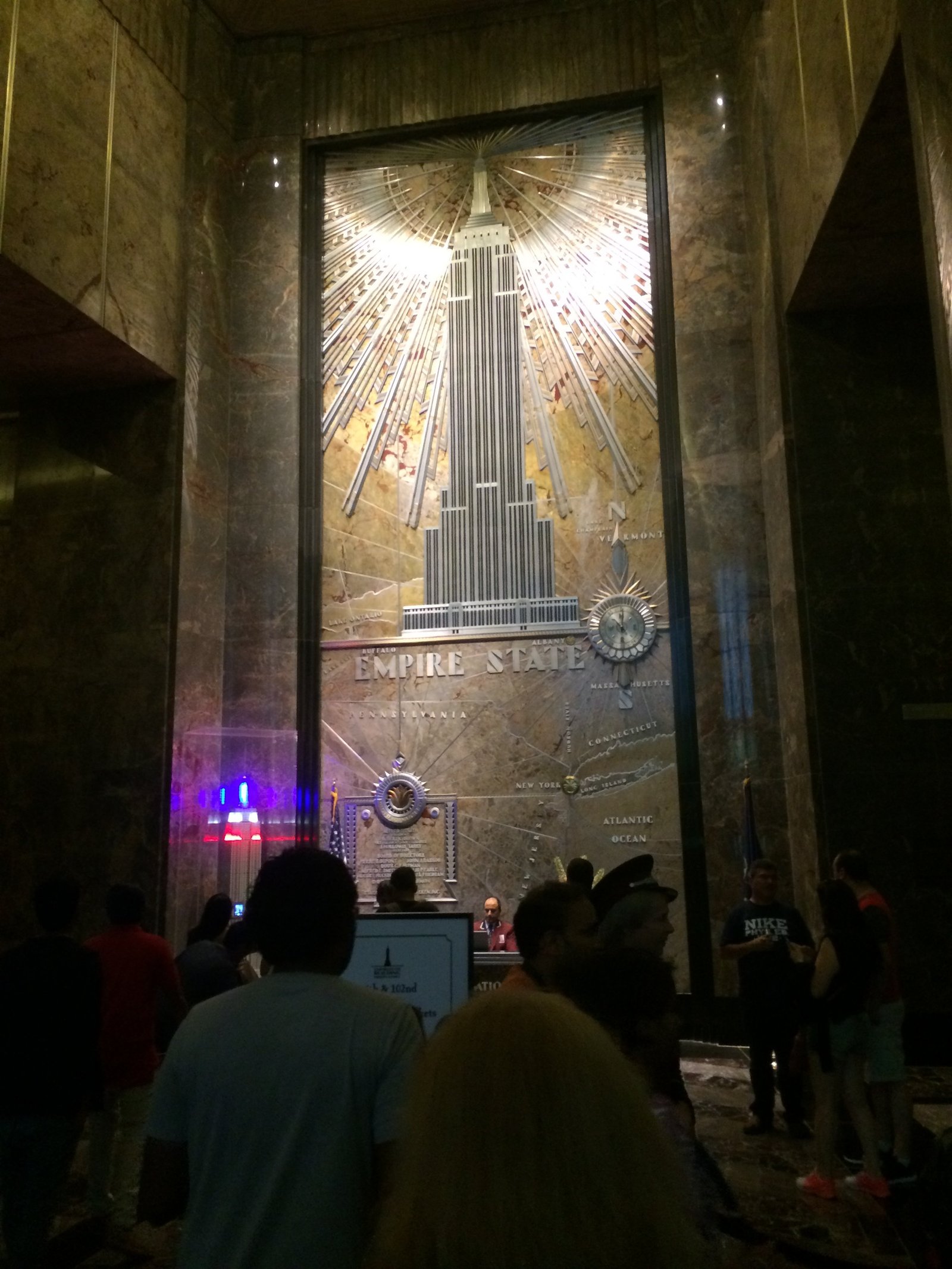 The glorious art-deco ESB lobby. Hmm... reminds me a bit of Hell Cab (the game), doesn't it?